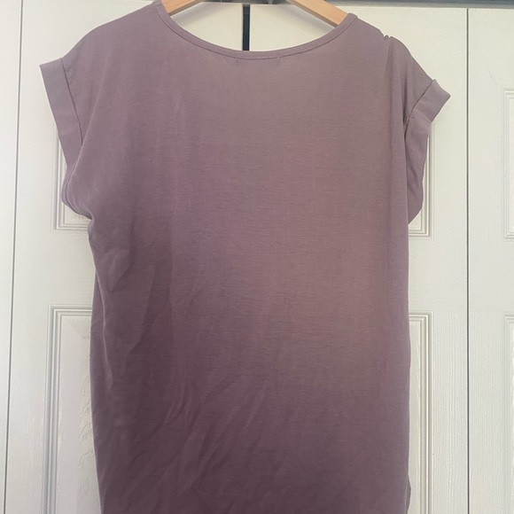 mauve purple top with crisscross design - Picture 2 of 3